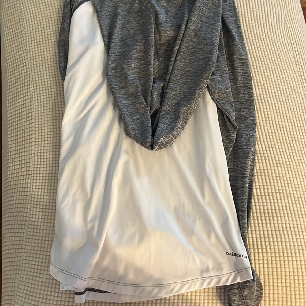 Patagonia Capilene Cool Daily Gray and White Hoody - Picture 7 of 8
